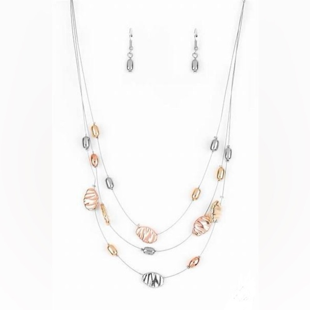 *Short silver multi layer and color beads necklace.